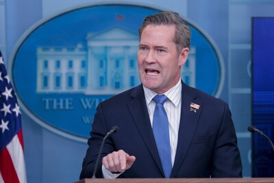 Mike Waltz tiene que abordar como asesor de seguridad en