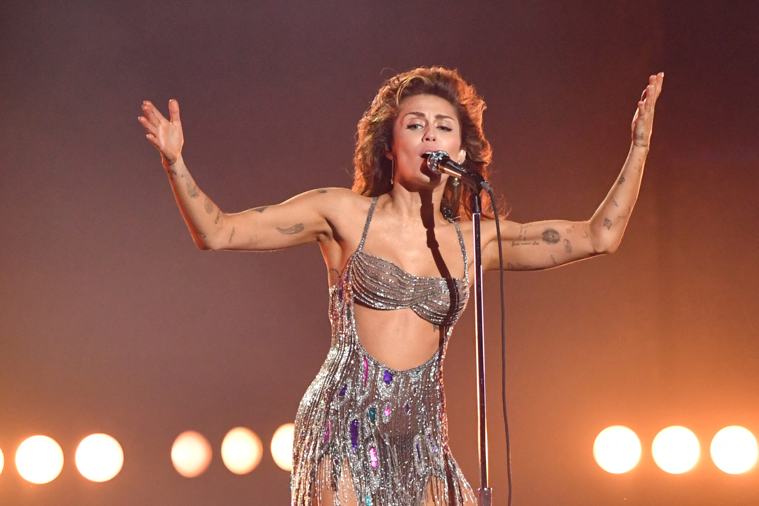 Miley Cyrus: No más gira porque cantar es muy agotador