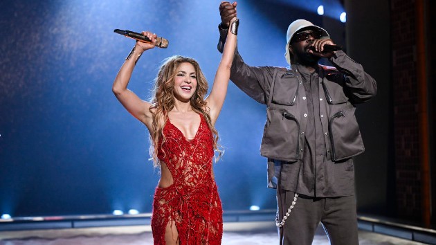 Mira Shakira y Wyclef Jean Revisit 'Hips Don't Ment' para