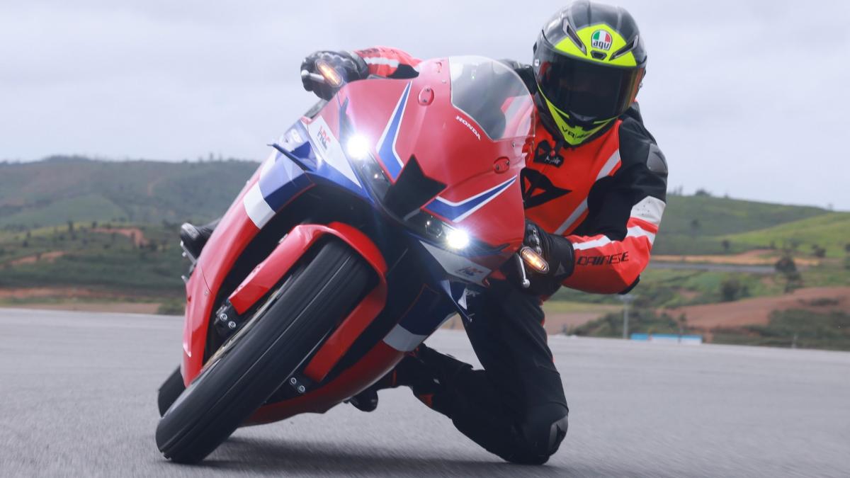 Motocicletas deportivas: 10 vacaciones de desplazamiento promedio también para la