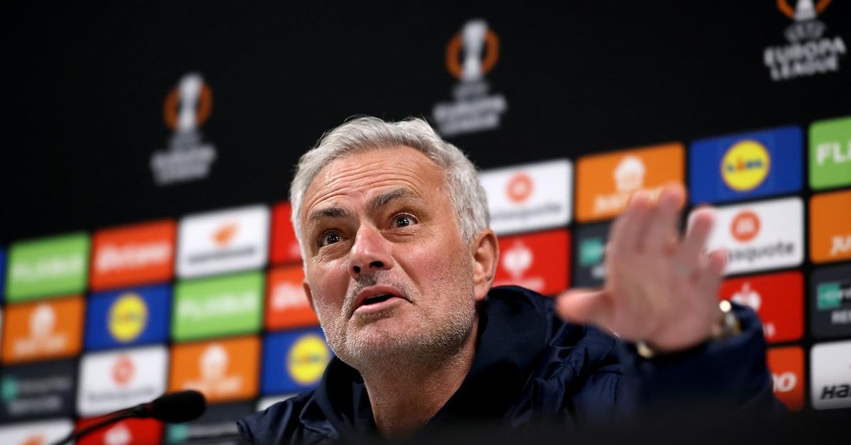 Mourinho usa ironía: "Elijo la formación lanzando la moneda ..."