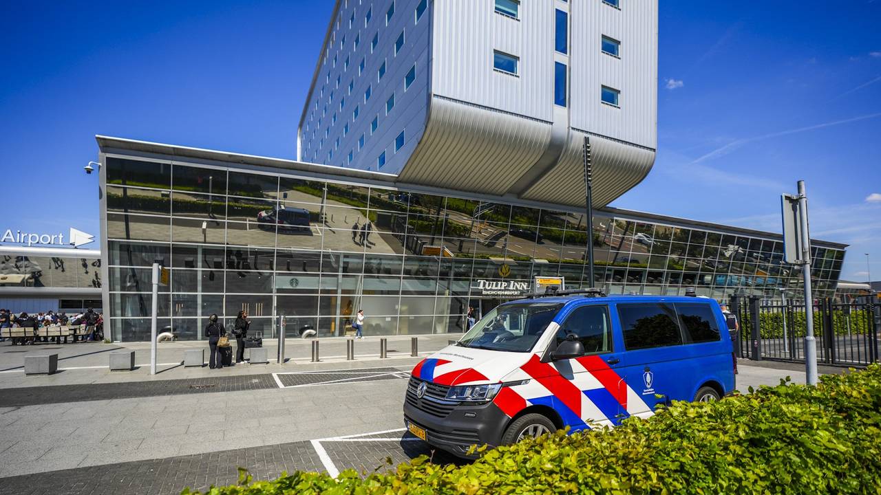 Mujer (51) Alerta de bombas falsas en avión, el aeropuerto