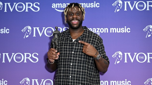 Myles Smith, Lola Young, Charli XCX ganan en el Ivors