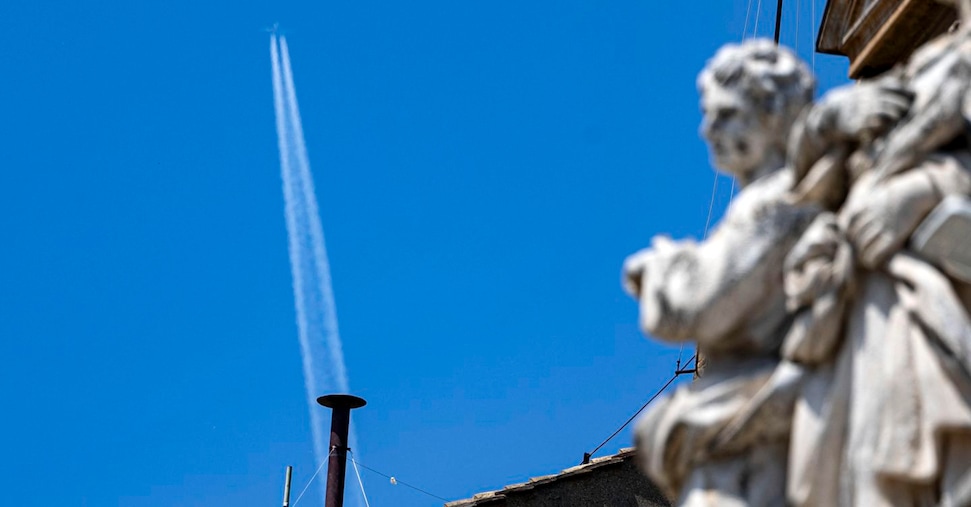 New Pope, a partir del 7 de mayo, los ojos