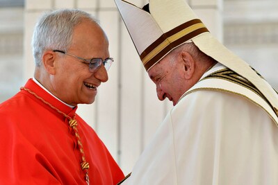 Niño de la familia profundamente religiosa y loca por el