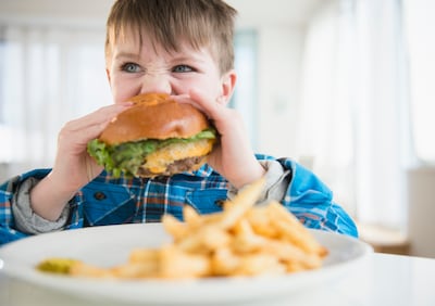 No más publicidad para alimentos no saludables cerca de las