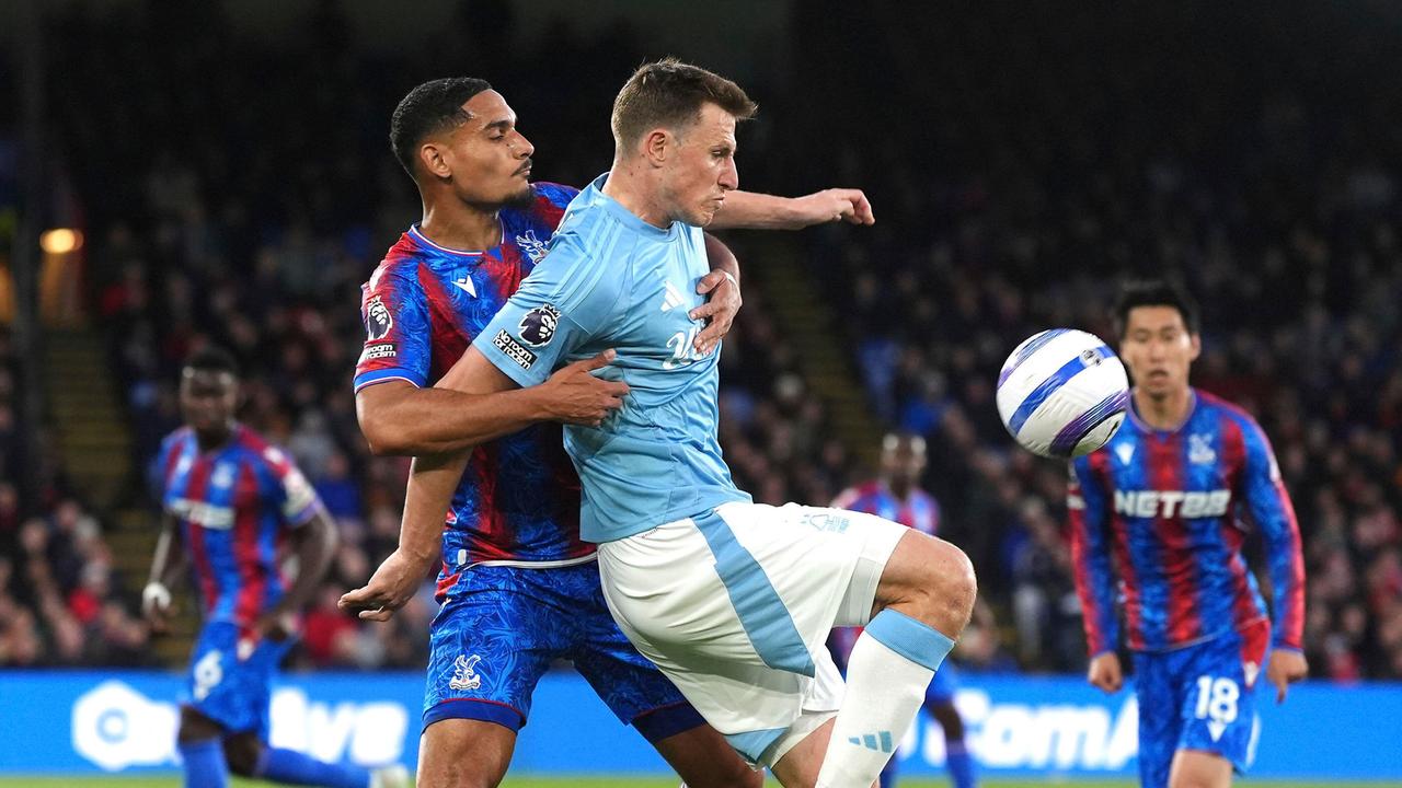 Nottingham también late en Crystal Palace