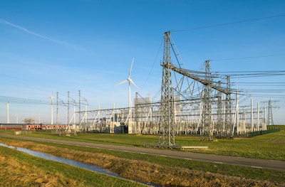 Nunca antes ha caído el precio de la electricidad por