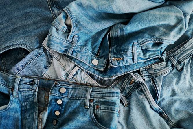 Outlast está lanzando denim con regulación de temperatura integrada