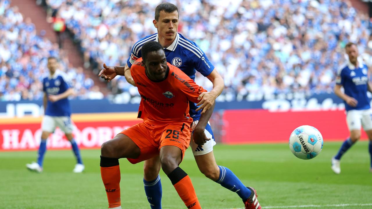Paderborn vence a Schalke y pone a los tres primeros