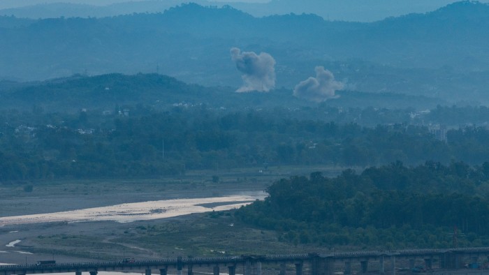 Pakistán dice que lanza represalias militares contra la India