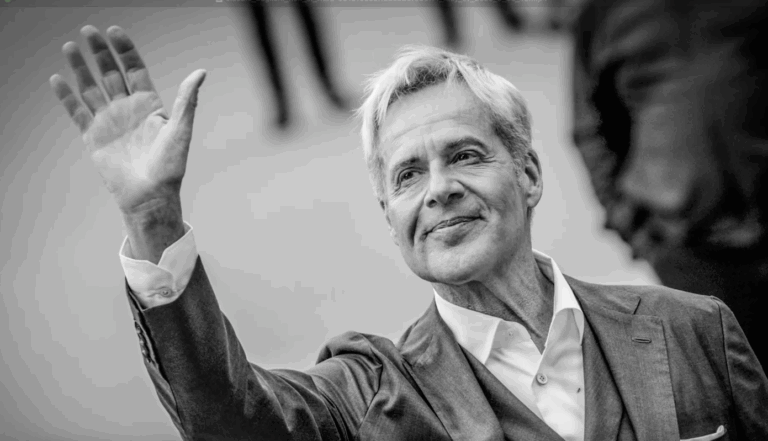 Para el deleite de miles de fanáticos, Baglioni sorprendió a