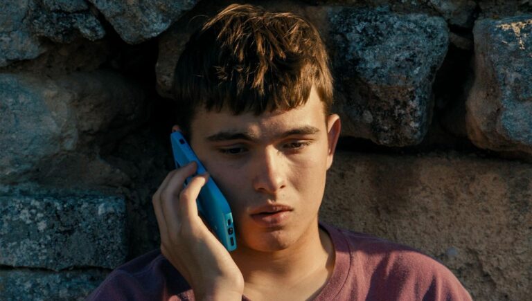 Pierfrancesco Favino es el padre de "Enzo"adolescente rebelde con padres