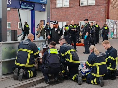Presunta apuñalamiento de Hamburgo donde 17 personas heridas cayeron ante