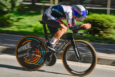 Primoz Roglic se hace cargo de Pink de Mads Pedersen