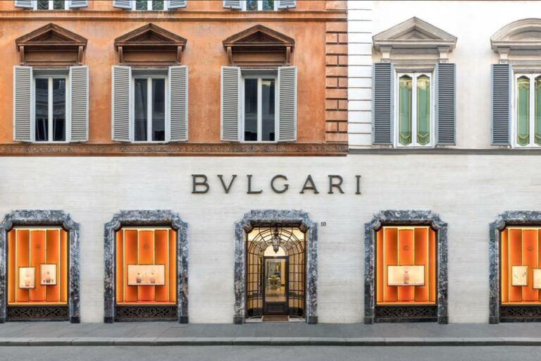 Producción de dobles de Bulgari en Italia