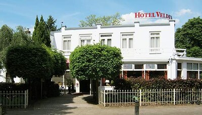 Recepción de migrantes laborales en Nunspeets Hotel encuentra críticas, dudas