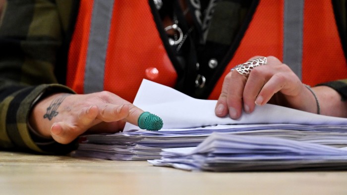 Reforma Reino Unido gana la elección de runciones de borde
