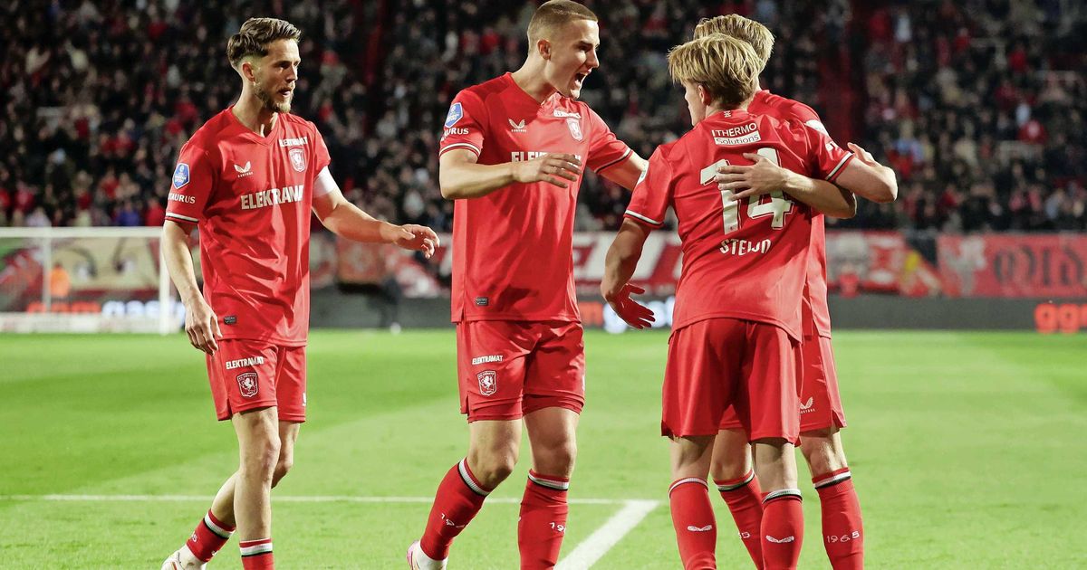 Refugio: FC Twente y AZ mantienen la esperanza para el
