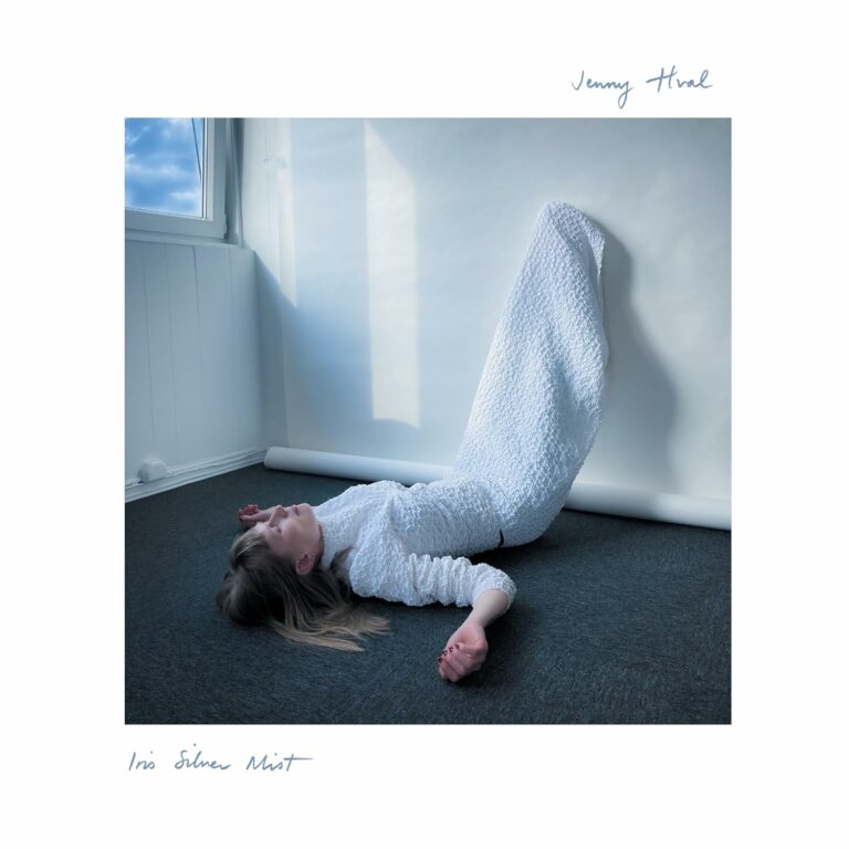 Revisión: Jenny Hval :: Iris Silver Mist
