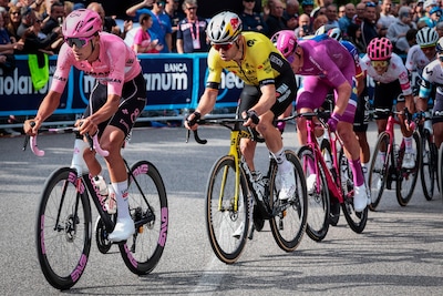 Riders en la decimotercera etapa Giro d'Italia de Treviso a