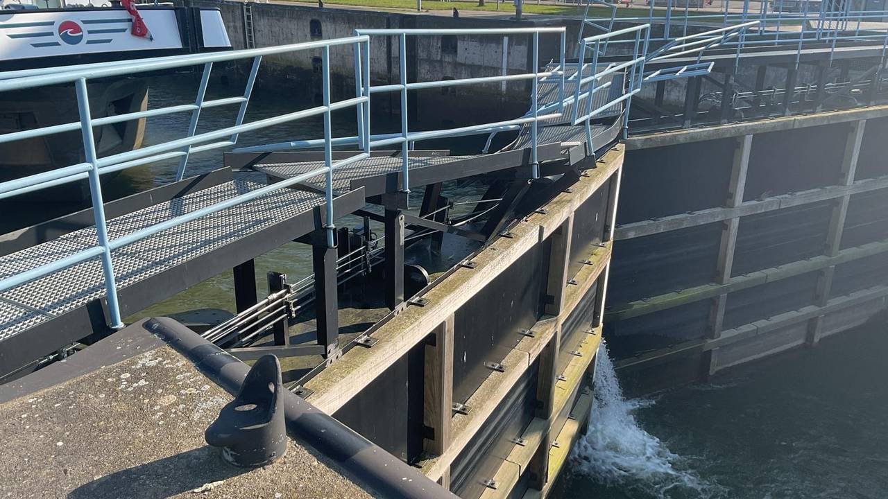 Rijkswaterstaat: Sluis at Lith solo se recuperó a fines de