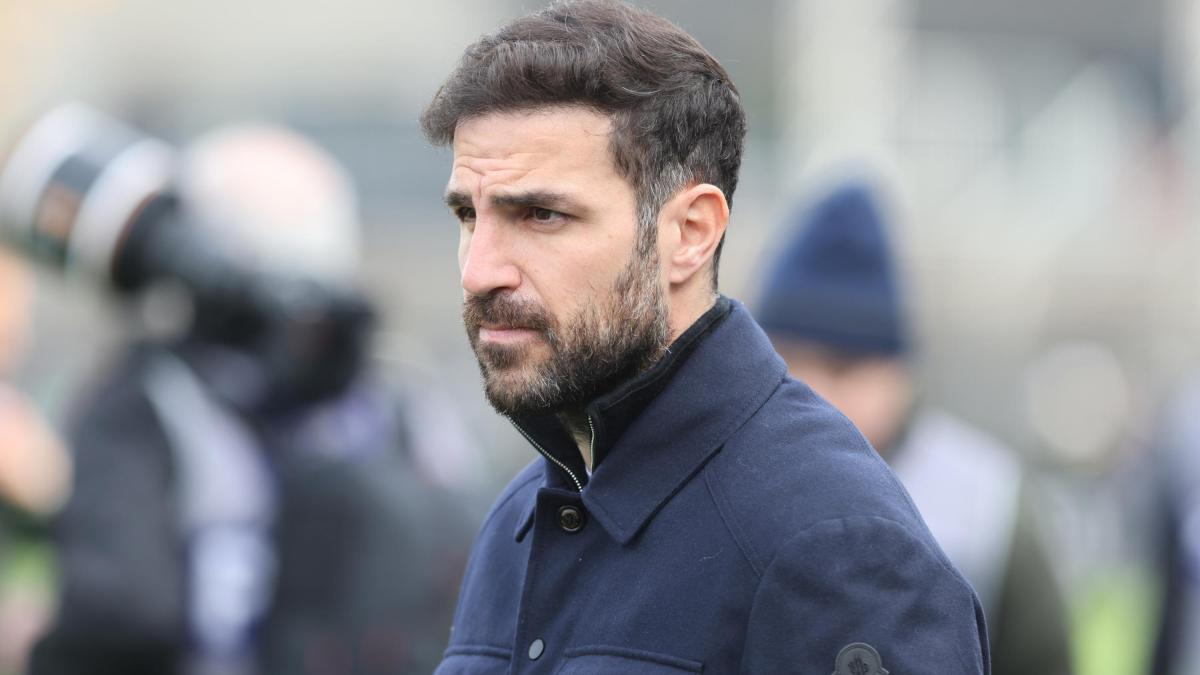 Roma vuelve a cargar por Fábregas. Y esta vez el