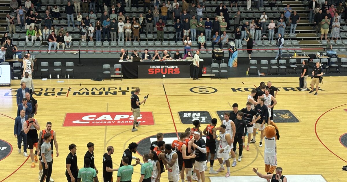Semifinal de flota de oeste en el baloncesto de play-offs: