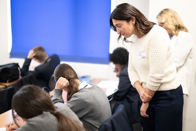 Sentarse y silenciar: cómo el 'buen comportamiento' en el aula