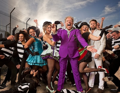 Sin cabaret, pero cantando y balanceándose con Don Pescatore: Bert