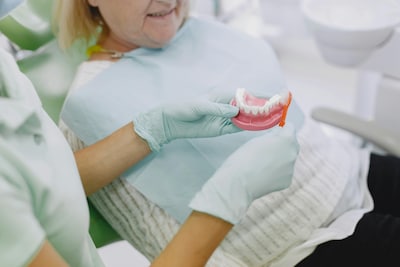 Solo dos higienistas dentales para cientos de centros de atención