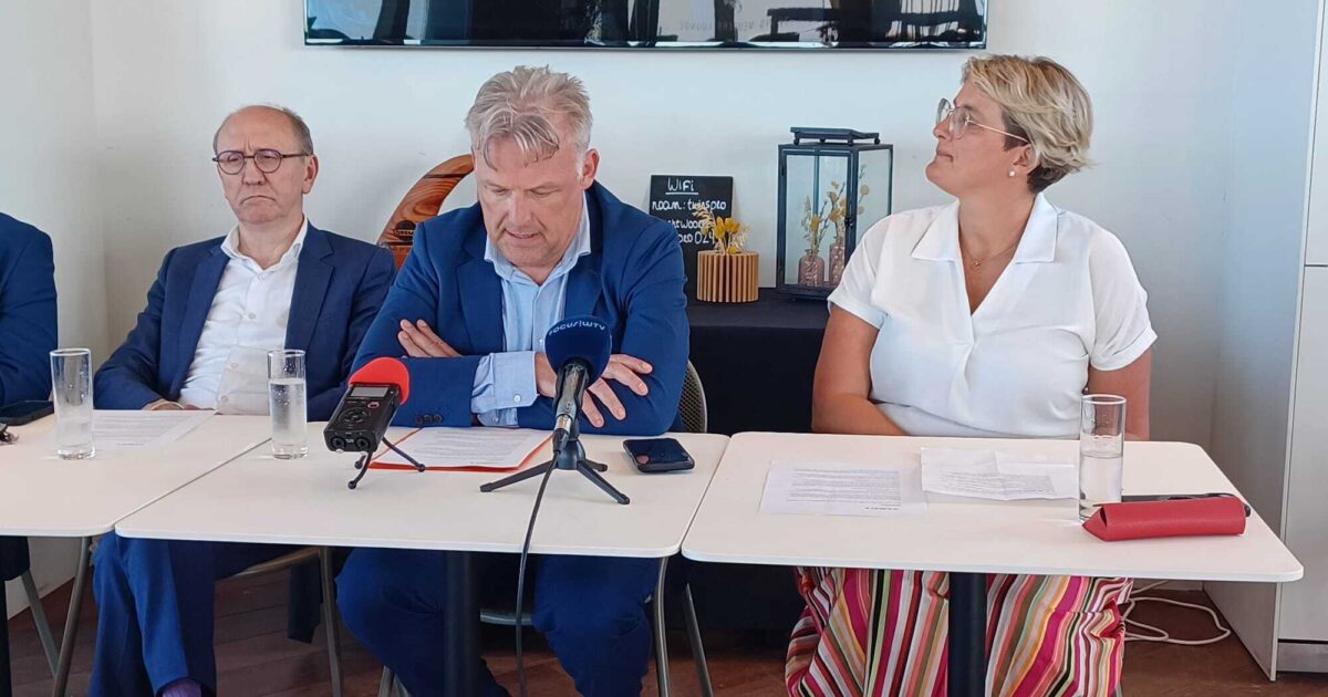 Steve Vandenberghe (53) se detiene como alcalde de Bredene; Barcos