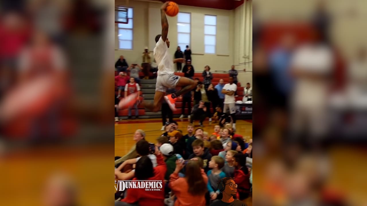 Superman se pone celoso: el influencer de baloncesto salta sobre