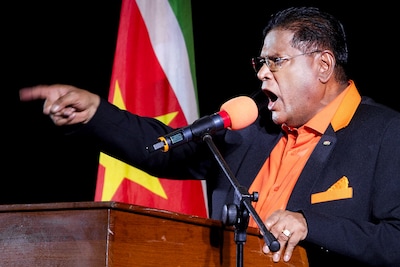 Surinam contiene aliento para las elecciones: miedo al fraude