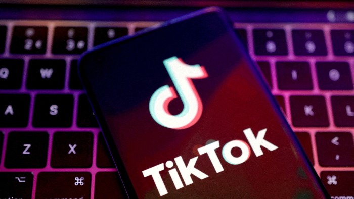 Tiktok multado con 530 millones de euros por enviar datos