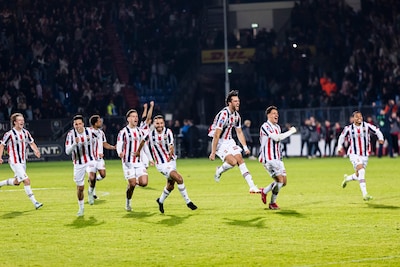 Tilburg explota con alegría después de un thriller de penalización