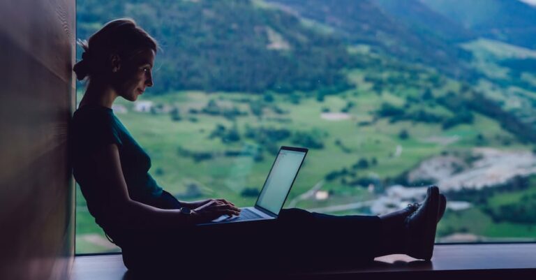 Trabajo inteligente, por eso está prohibido geolocar a los empleados
