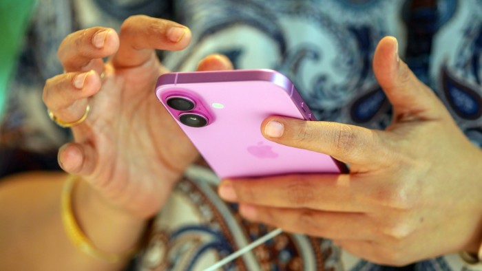Trump arremete contra Apple sobre el plan para enviar iPhones
