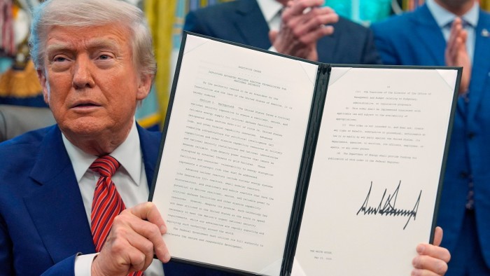 Trump emite la directiva para acelerar el desarrollo de la