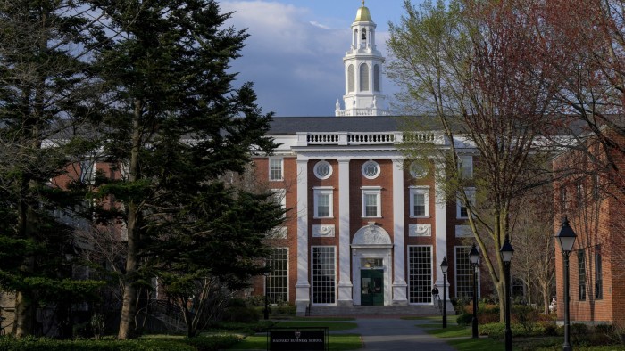 Trump para bloquear a Harvard de las subvenciones federales