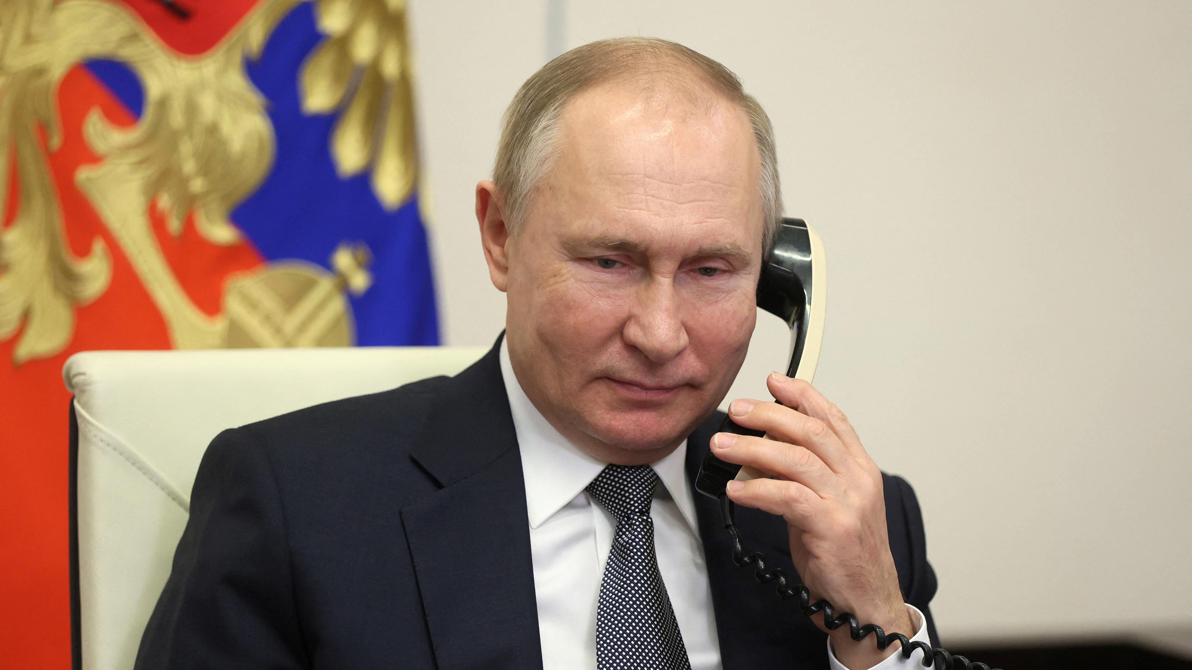 Vladimir Putin en el teléfono