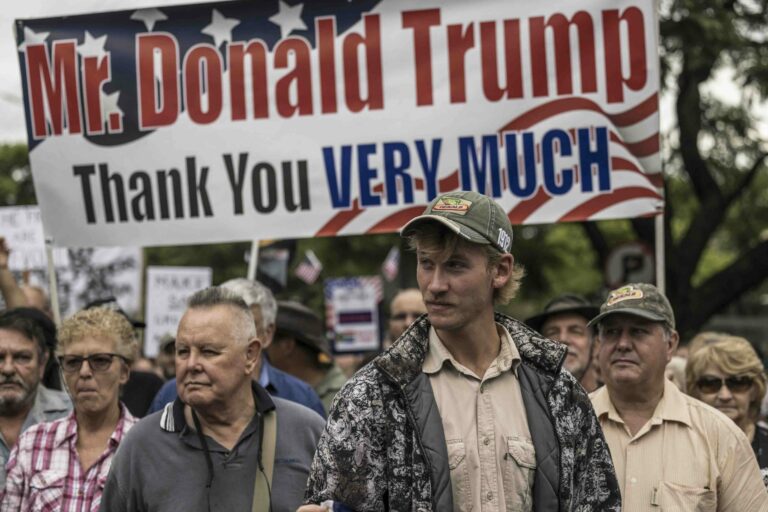 Trump trae a los refugiados a la Casa Blanca -