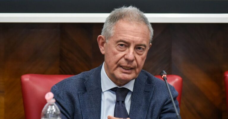 Urso: ex ilva, por delante con la oferta de Azera