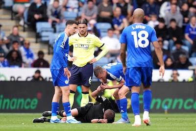 Van Nistelrooij ve a Lolbroek Vardy el árbitro herido para