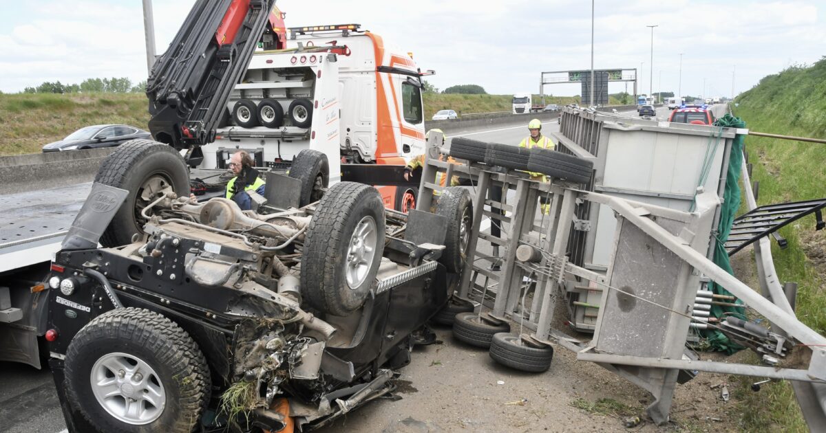 Vehículo de superficie con remolque sobre la cabeza sobre E17