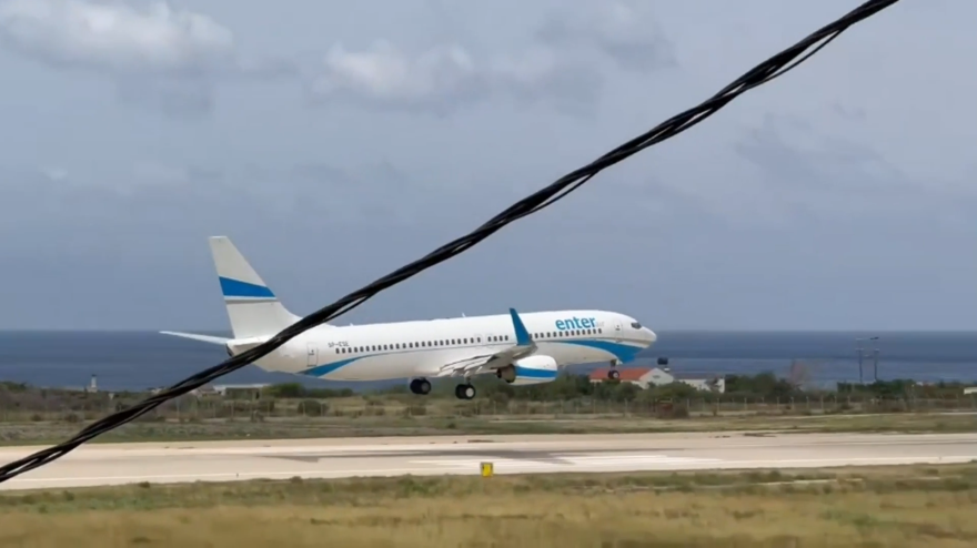 Video Airbone rebota en la pista: Crupy Landing
