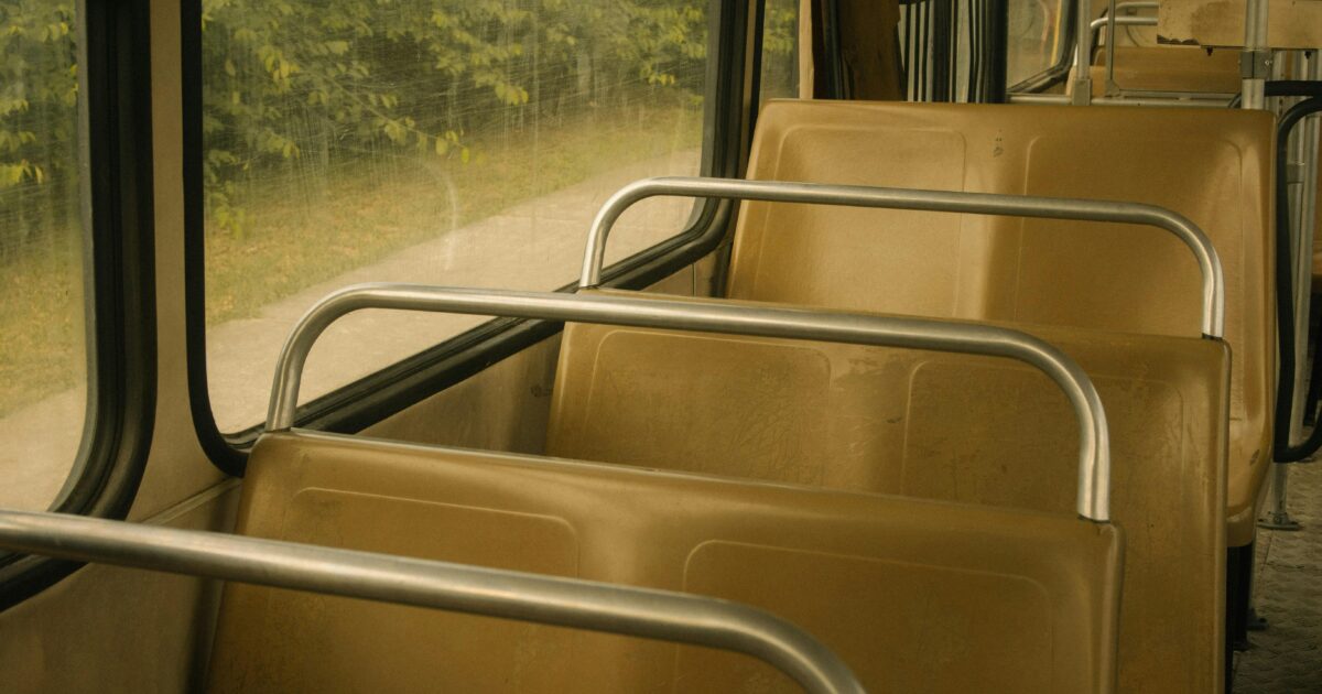 Vlamertinge / Deerlijk: El autobús escolar con 52 niños en