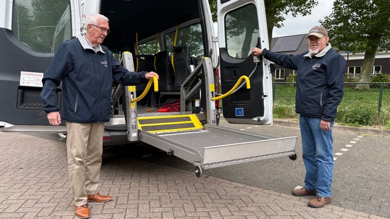 El PlusBus está equipado con un elevador de silla de ruedas (Foto: Erik Peeters)