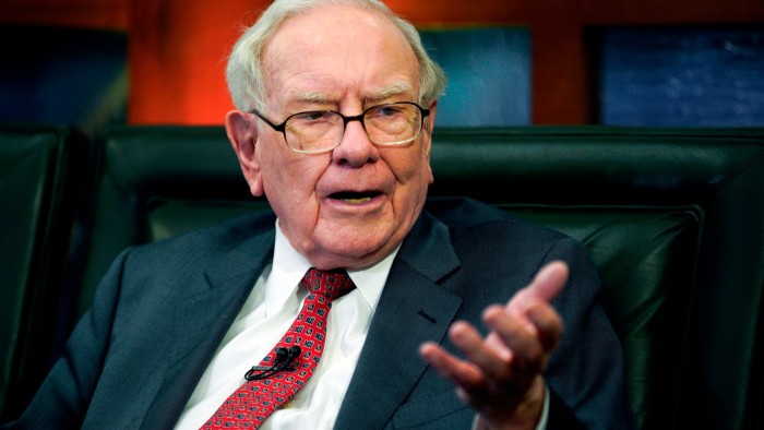 Warren Buffett caerá de Berkshire Hathaway después de seis décadas