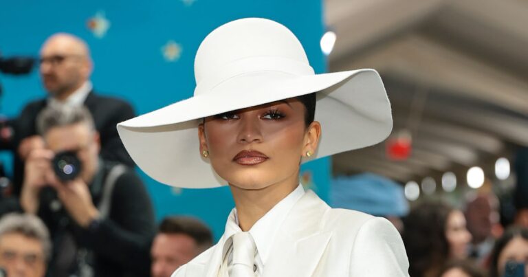 Zendaya simplemente accidentalmente gemuló con Anna Sawai en la Gala